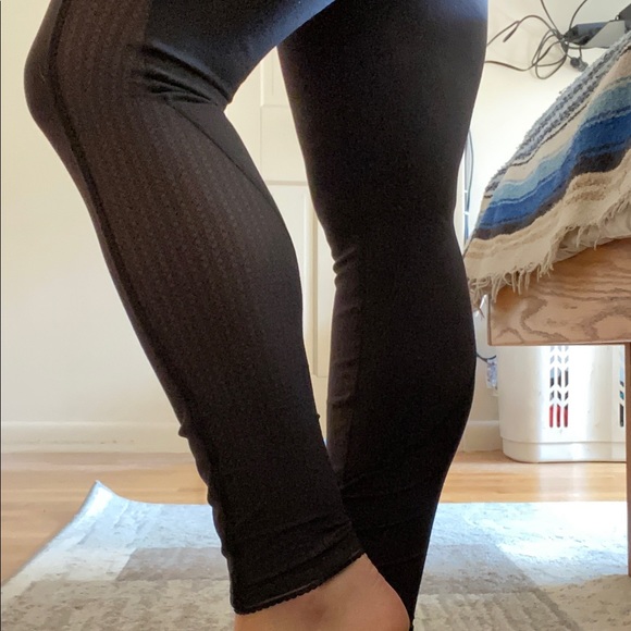 Lululemon Deep Breath Tight size 4 - Picture 6 of 12